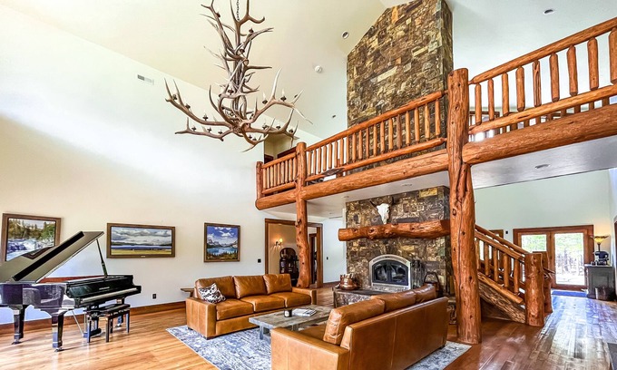 Marion Cabin | Luxurious Lodge cabin on private Airstrip