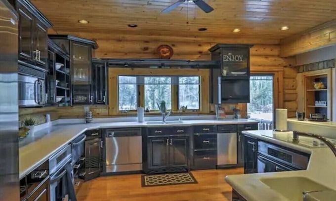 Barbeau House | Luxurious Lodge & Retreat Center in the beautiful UP