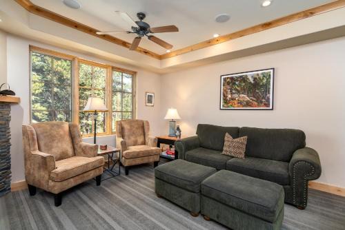 Bear Valley Apartment | Luxurious Modern Condo! - SM #207