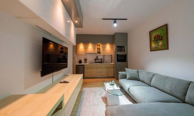 Thompson Estate Apartment | Luxurious/ Modern Studio