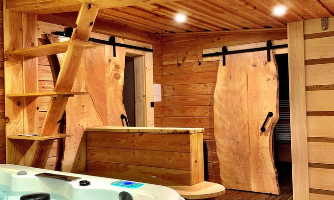 Travexin Ski Chalet | Luxurious mountain chalet with jacuzzi and sauna