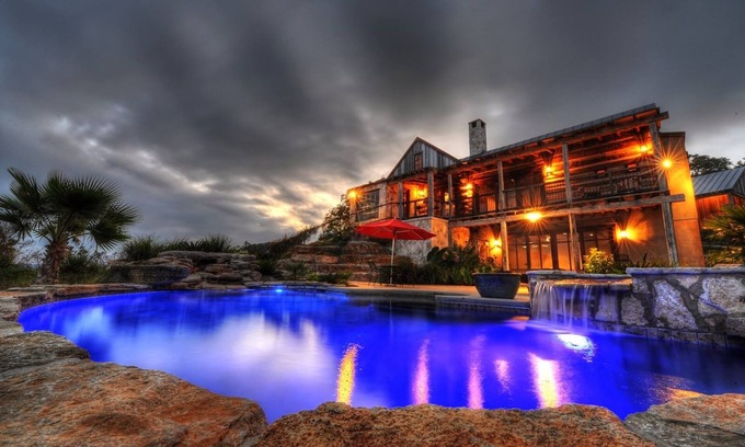 Willow City House | Luxurious Mountain Home With a Breathtaking View