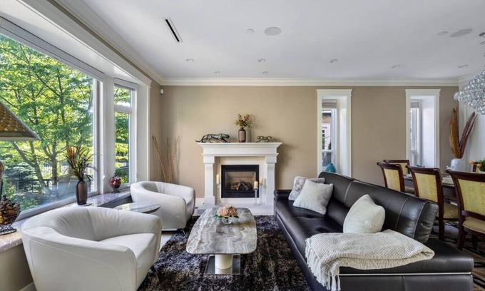 Arbutus Ridge House | Luxurious Multi-Fam Home 10 Mins to Downtown