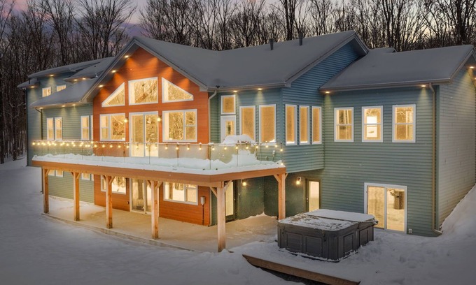 Lake of Bays Cottage | Luxurious Muskoka Retreat w/hot tub, sauna on a private 24 acre lot.