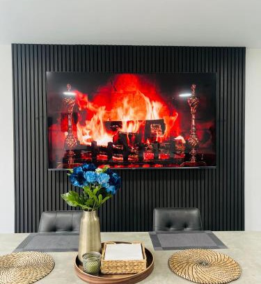Offerton House | Luxurious New Home Near Airport