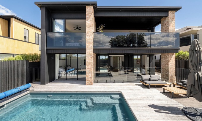 Papamoa Beach House | Luxurious Oceanfront Family Retreat with Pool - Papamoa