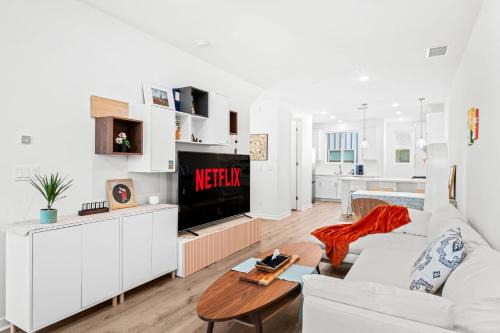Guasti House | Luxurious Ontario Townhouse Ideal Family