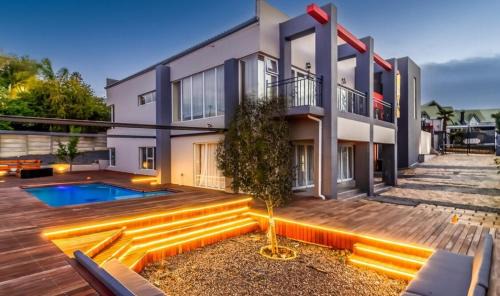 Eikenbosch House | Luxurious Penthouse Getaway !