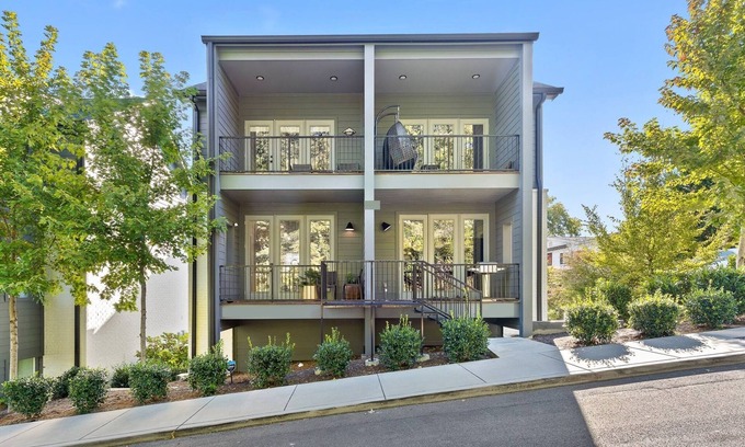 Northside Hotel | Luxurious, Pet-friendly Home in Amazing Location