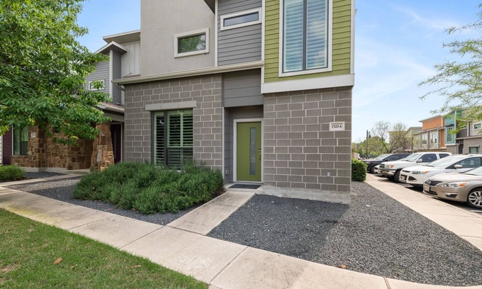 North Austin Civic Association Condo | LUXURIOUS Posh Condo 3 Beds/3 Full Baths! Upscale Deco 5 Minutes From The Domain
