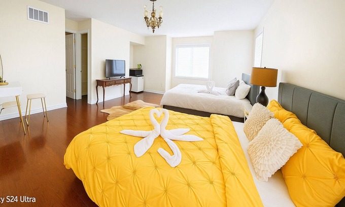 Markham House | Luxurious private Master bedroom