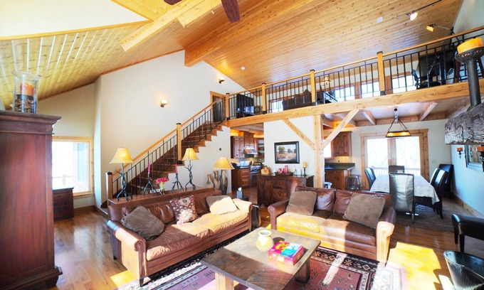 Victor House | Luxurious Private Mountain Retreat w/Hot Tub + Sauna