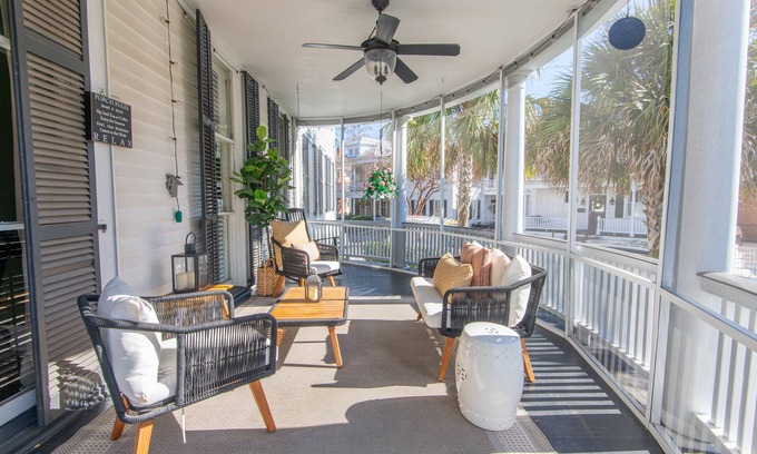 South of Broad House | Luxurious, Renovated South of Broad Condo