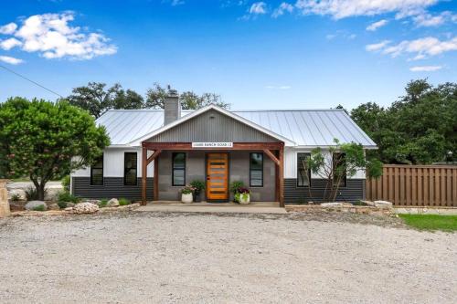 Driftwood House | Luxurious Rental with Private Yard and BBQ in Wimberley, Texas