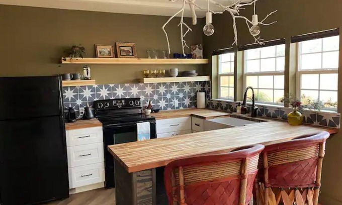 Burleson House | Luxurious Retreat for creatives/comfort seekers!