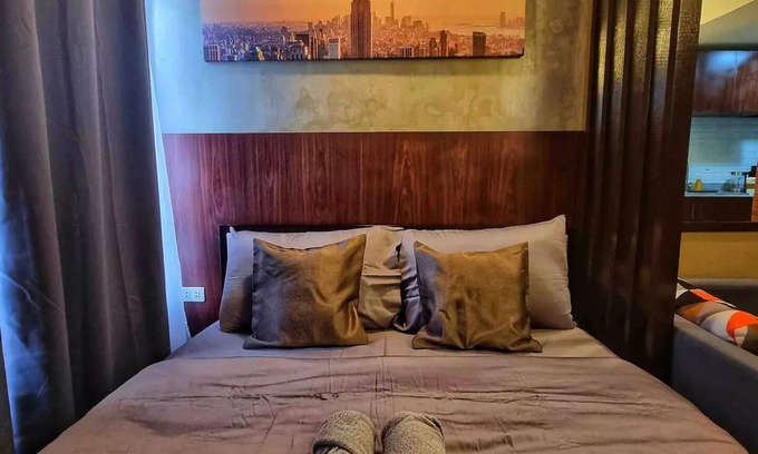 Silang Junction South House | Luxurious Romantic Getaway in a stylish Condon
