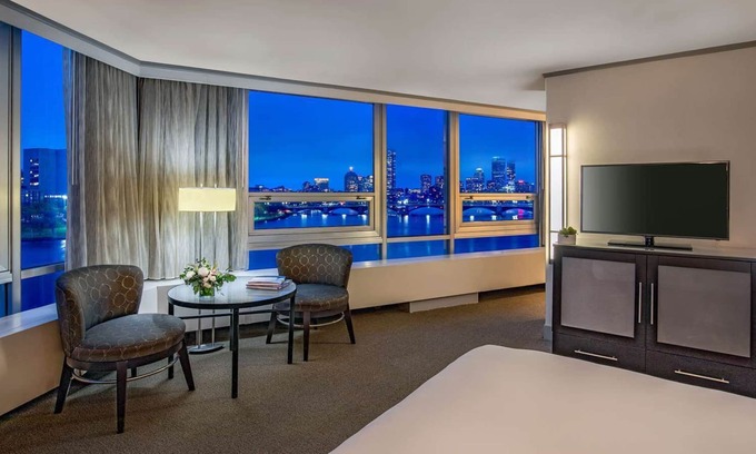 West End Hotel | Luxurious Room in the Heart of Cambridge: Ideal for College Visits w/Family