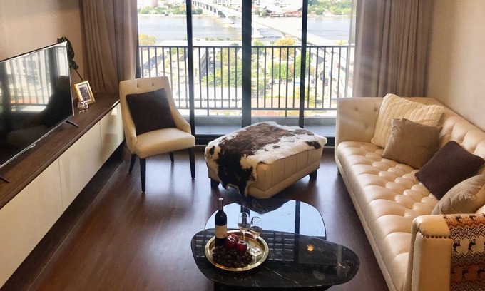 Bang Sue Condo | Luxurious room river view+1min Skytrain+Wifi Entire place for 4-5 people.