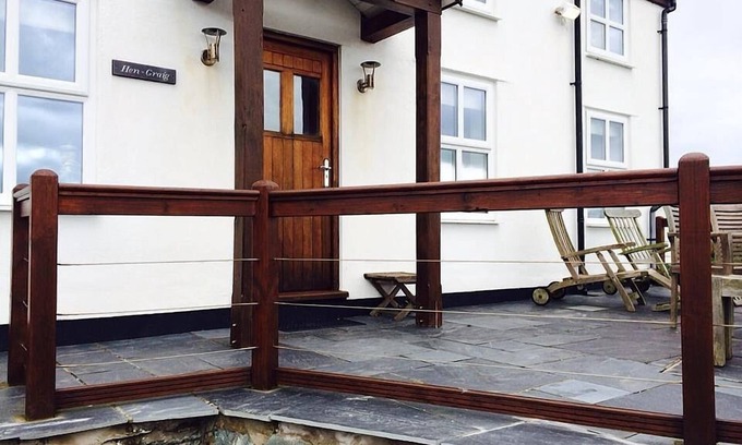 Amlwch Cottage | Luxurious Seafront Cottage