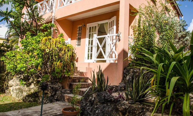 Fitts Village House | Luxurious self-catering villas available for short-term holiday rental