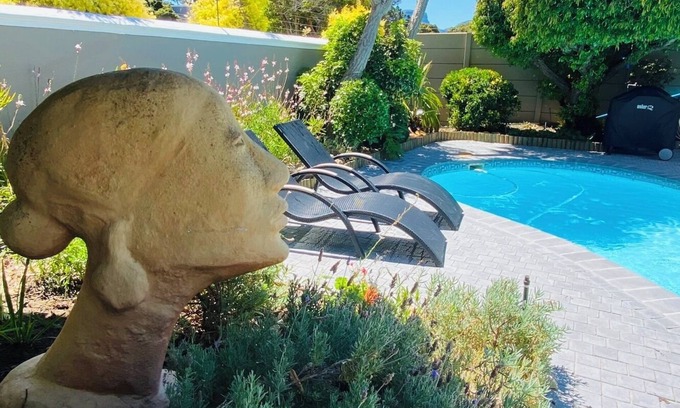 Tokai Cottage | Luxurious self-catering cottage sleeping up to 4 adults