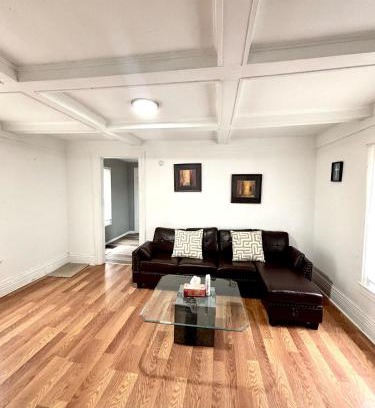 Niagara Falls House | Luxurious & Serene Niagara Retreat 3BR 2BA Private Backyard Oasis