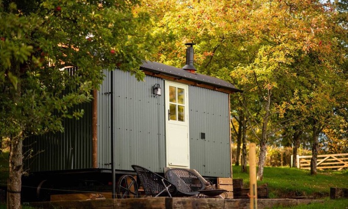Monmouth Cabin | Luxurious shepherd's hut in a secluded countryside location with fantastic views