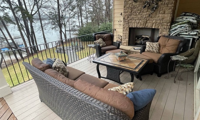 Lavonia House | Luxurious & Spacious Lake Hartwell Home