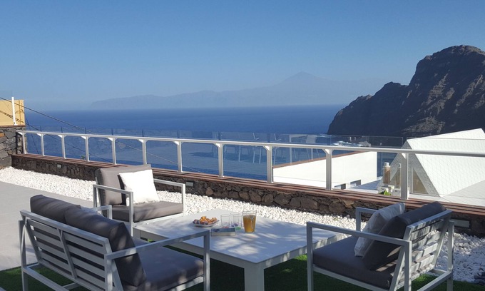 Hermigua Villa | Luxurious, spacious villa with stunning sea views