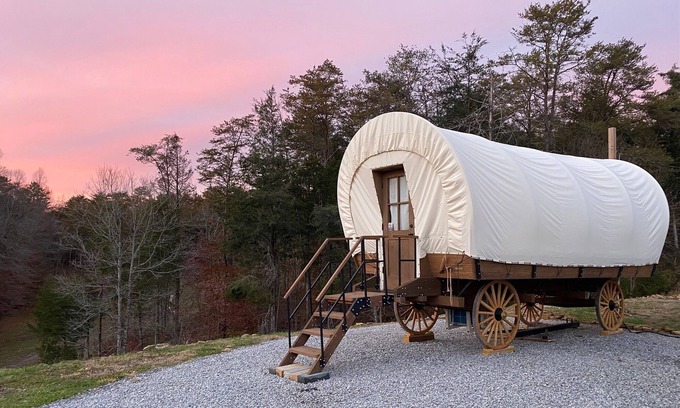 Sevierville Resort | Luxurious Stay in a Covered Wagon