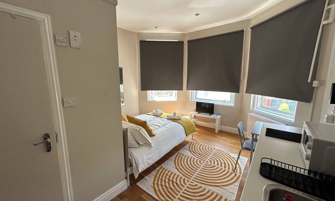Mapesbury Apartment | luxurious studio 6, Cricklewood London