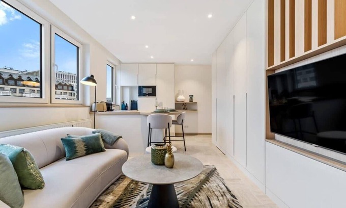 Gare Apartment | Luxurious Studio Stay w/Comfort & Style