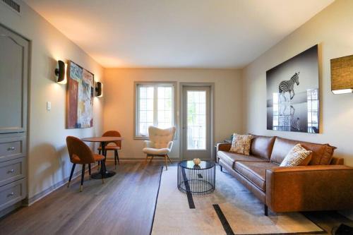 Oro-Medonte Apartment | Luxurious Studio with King Bed with Pullout