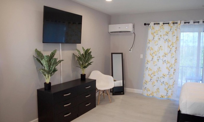 Downtown Condo | Luxurious Suite on w/Pool in Freeport