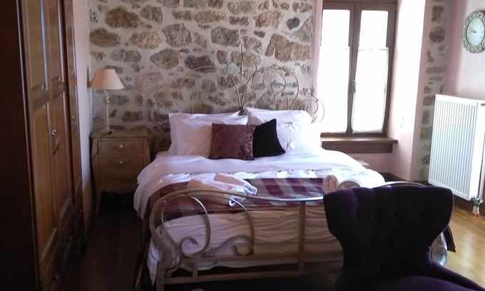 Raftis Apartment | Luxurious Suites with Great View to Loussios Gorge
