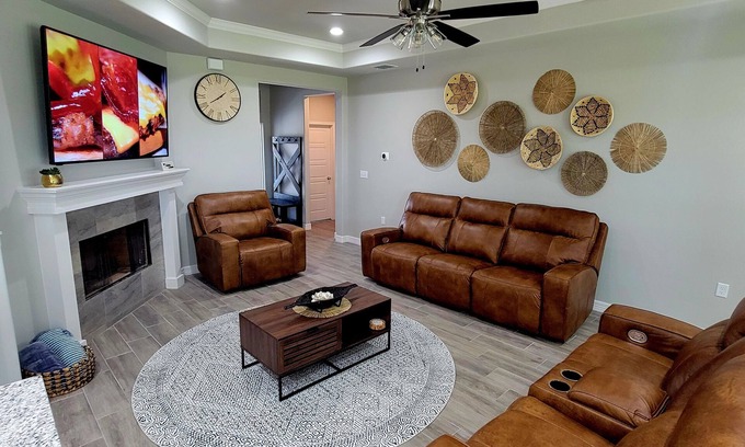 Flour Bluff House | Luxurious summer Hide Away.