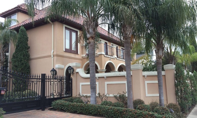 Houston House | Luxurious Super Bowl rental in highly desirable Galleria area