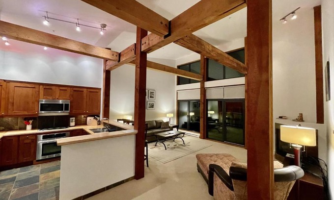 Ucluelet Apartment | Luxurious Top Floor Villa With Sweeping Pacific Ocean - Bbv