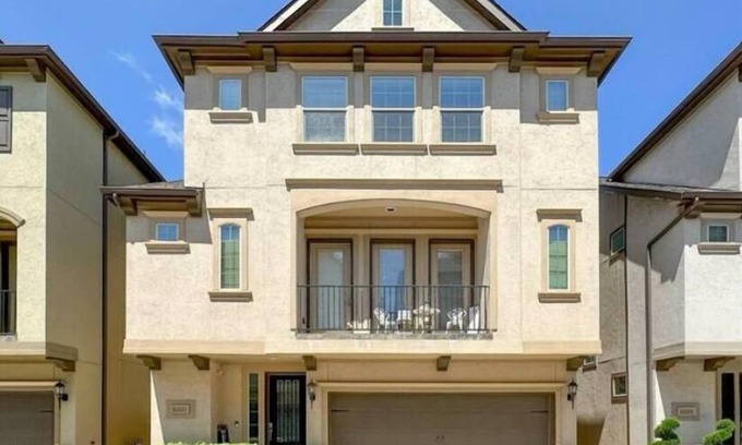 George Bush Park/Eldridge House | Luxurious Townhome near Galleria Mall