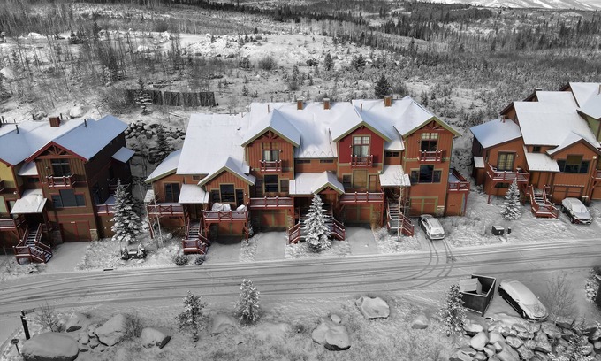 Bear Crossing House | Luxurious Townhome With 3 En-suites, Gorgeous Views and Private Hot Tub!