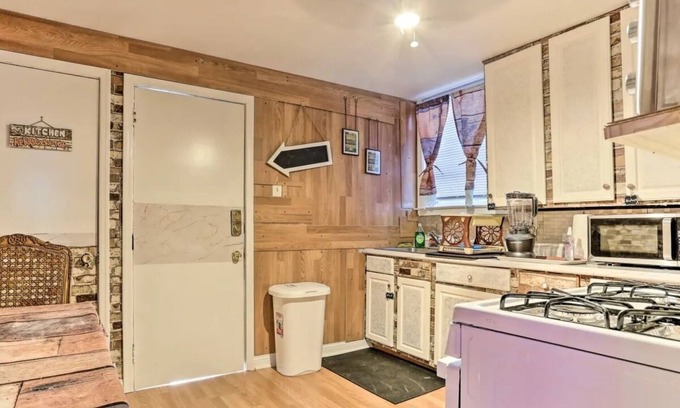 Newark Apartment | Luxurious Tranquil Home-10 minutes downtown