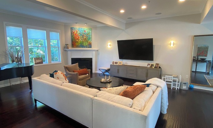 Oakmont House | Luxurious U.S. Open 4-bedroom townhome near Oakmont Country Club