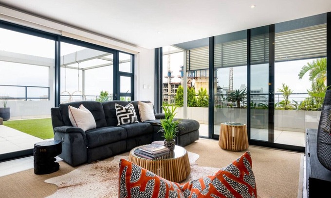 Umhlanga Apartment | Luxurious Umhlanga Penthouse Beacon Rock 323