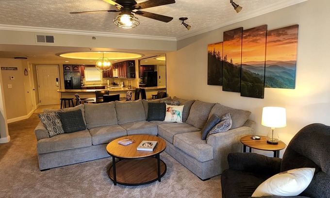 Gatlinburg Condo | Luxurious, updated condo with spectacular mountain views and close to everything