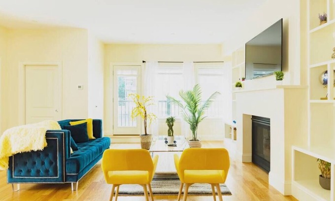 Oak Square House | Luxurious Urban Oasis with Patio and Free Parking