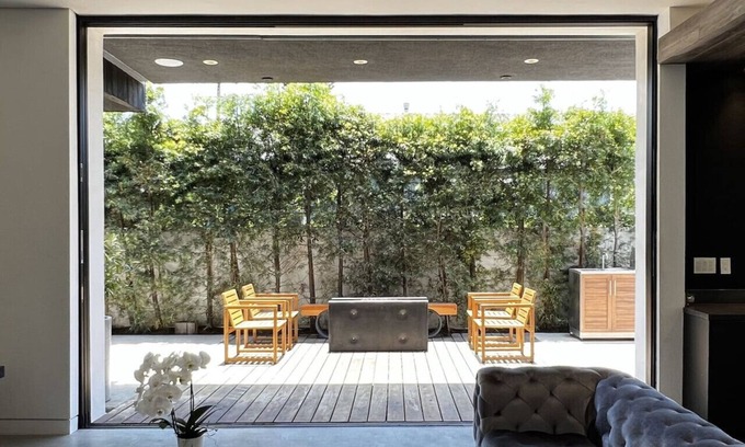 Del Rey Apartment | Luxurious Venice Beach Oasis Modern Home