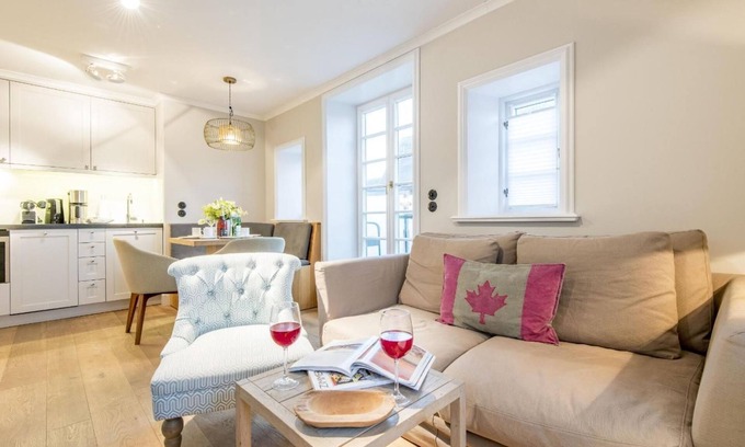 Westerland Apartment | Luxurious. View of the dunes. Balcony. - Villa Aegir