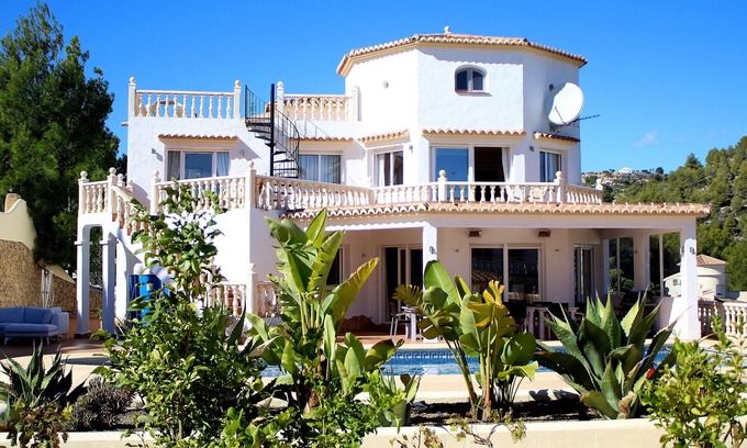 Benissa Coast Villa | Luxurious Villa 15 mins walk from the beach, free WF sleeps up to 12