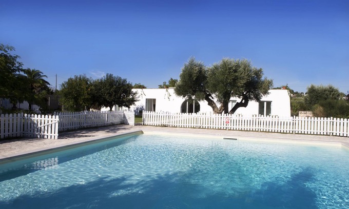 Martina Franca House | Luxurious Villa, Large Pool + Garden. Great Location.