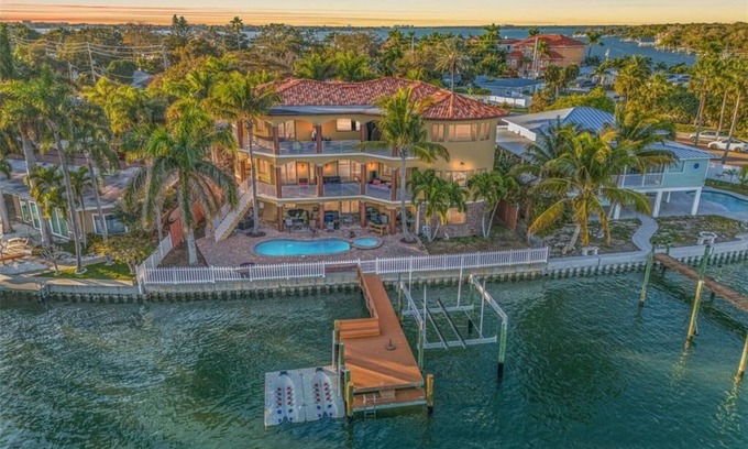 Causeway Isles House | Luxurious Waterfront Mansion! Minutes to the Beach!